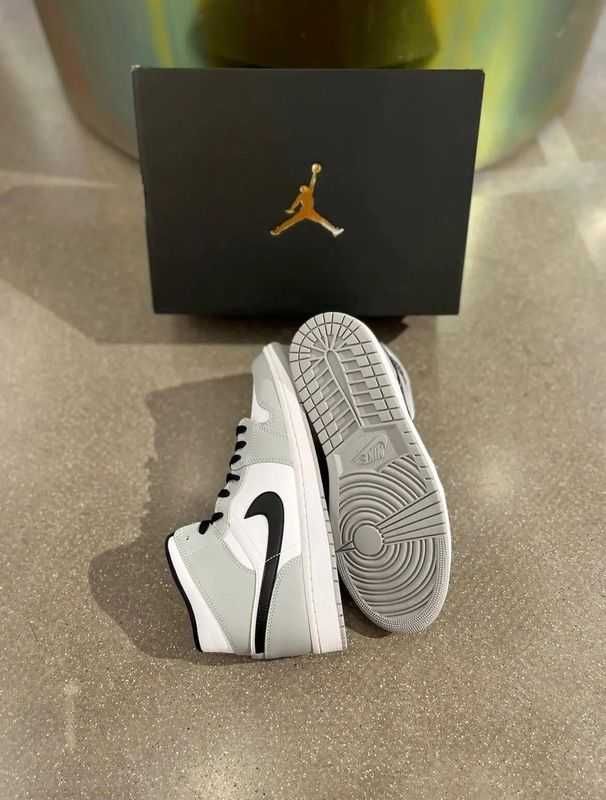 Nike Air Jordan 1 Mid Light Smoke Grey Eu 42