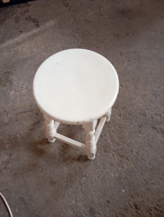 Vendo este banco muito bonito bom estado