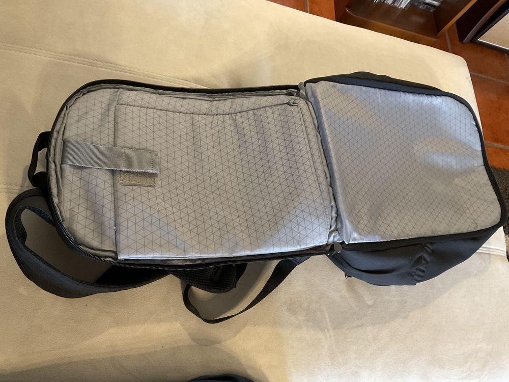 Mochila Preta para Portátil – Espaçosa, Vários Compartimentos