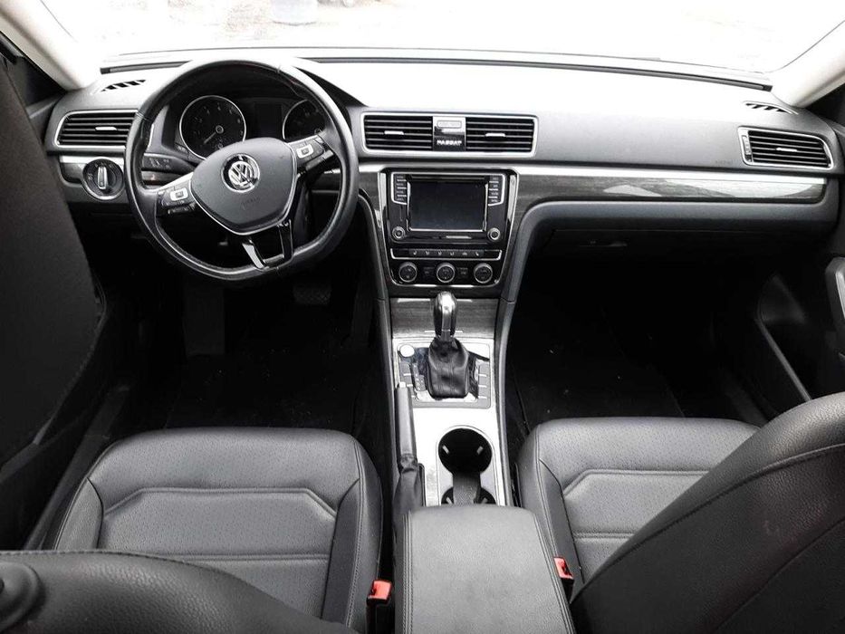 2018 Volkswagen Passat SE ціла машина