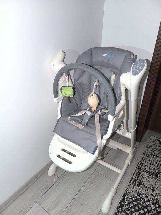 Стіл для годування-гойдалка 3 в 1 в дуже гарному стані.