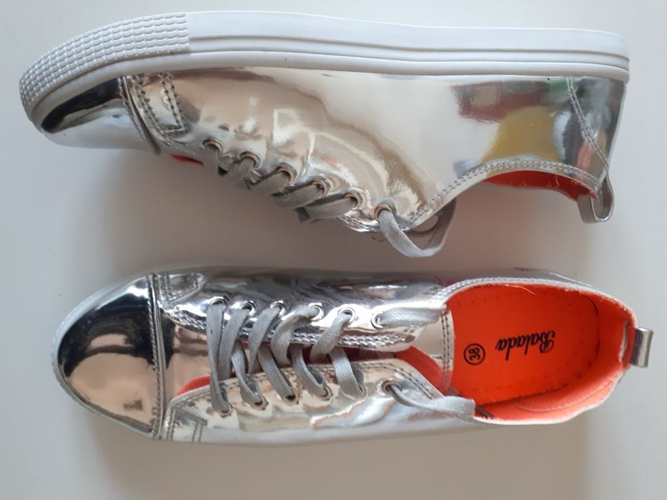 Całe w srebrze! Metaliczne holograficzne buty 38