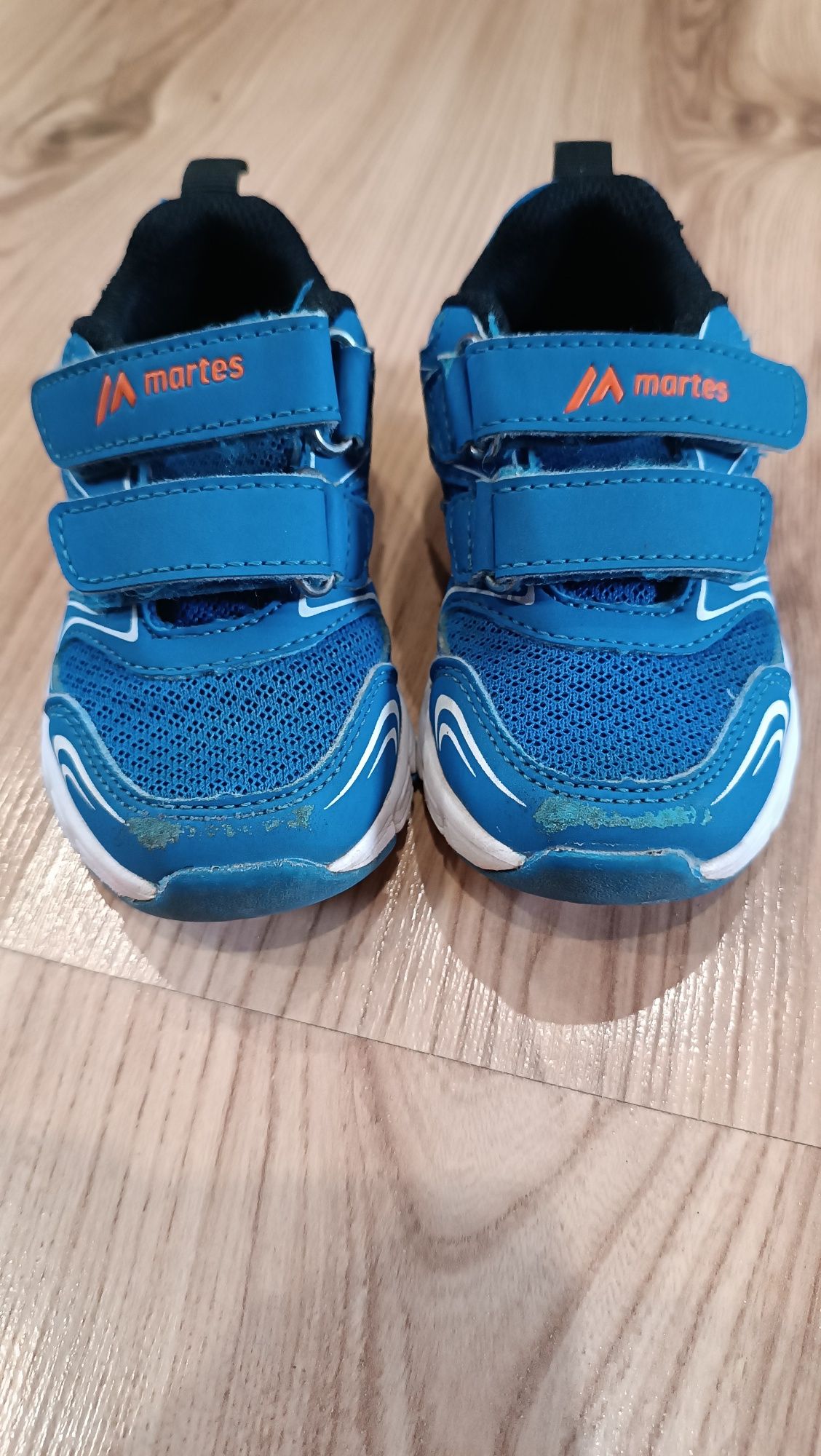 Buty sportowe na rzepy r.22