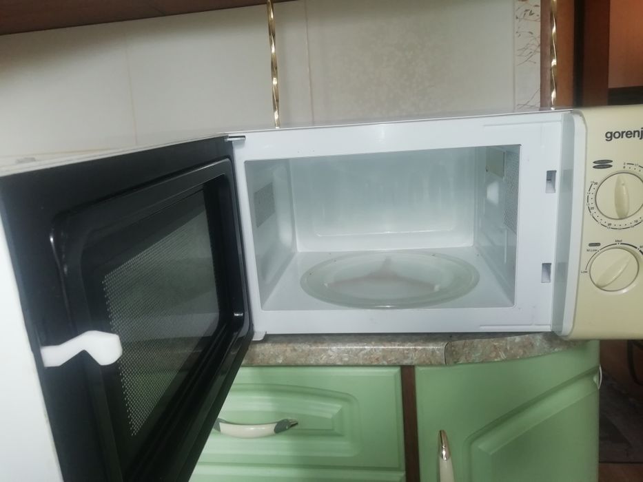Мікрохвильова піч Горенья б/у.