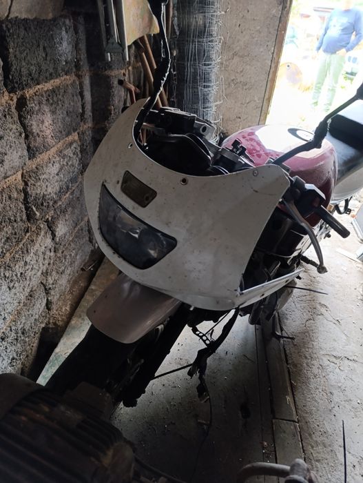 Yamaha fzr 600 z papierami