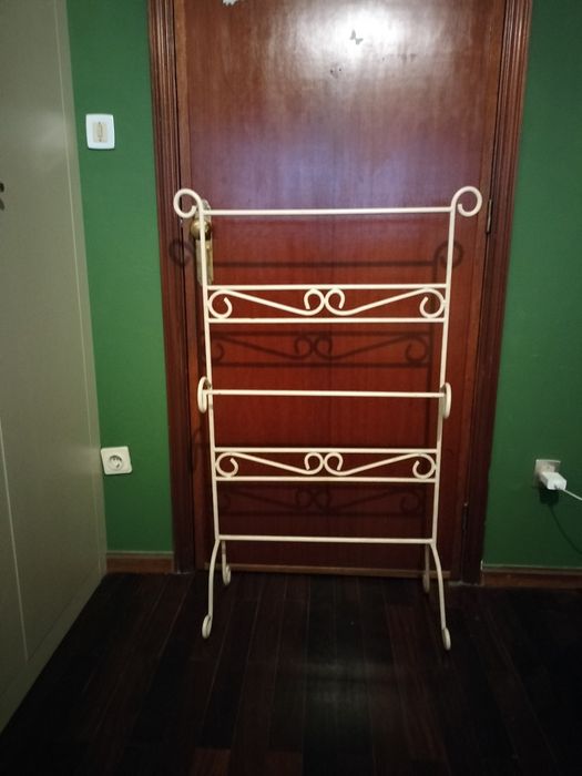 Toalheiro Ferro Branco
