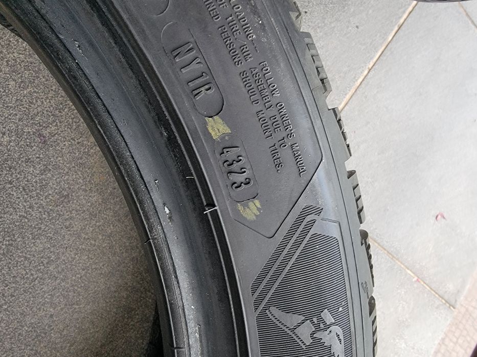 Komplet opon zimowych Goodyear 205/50 17