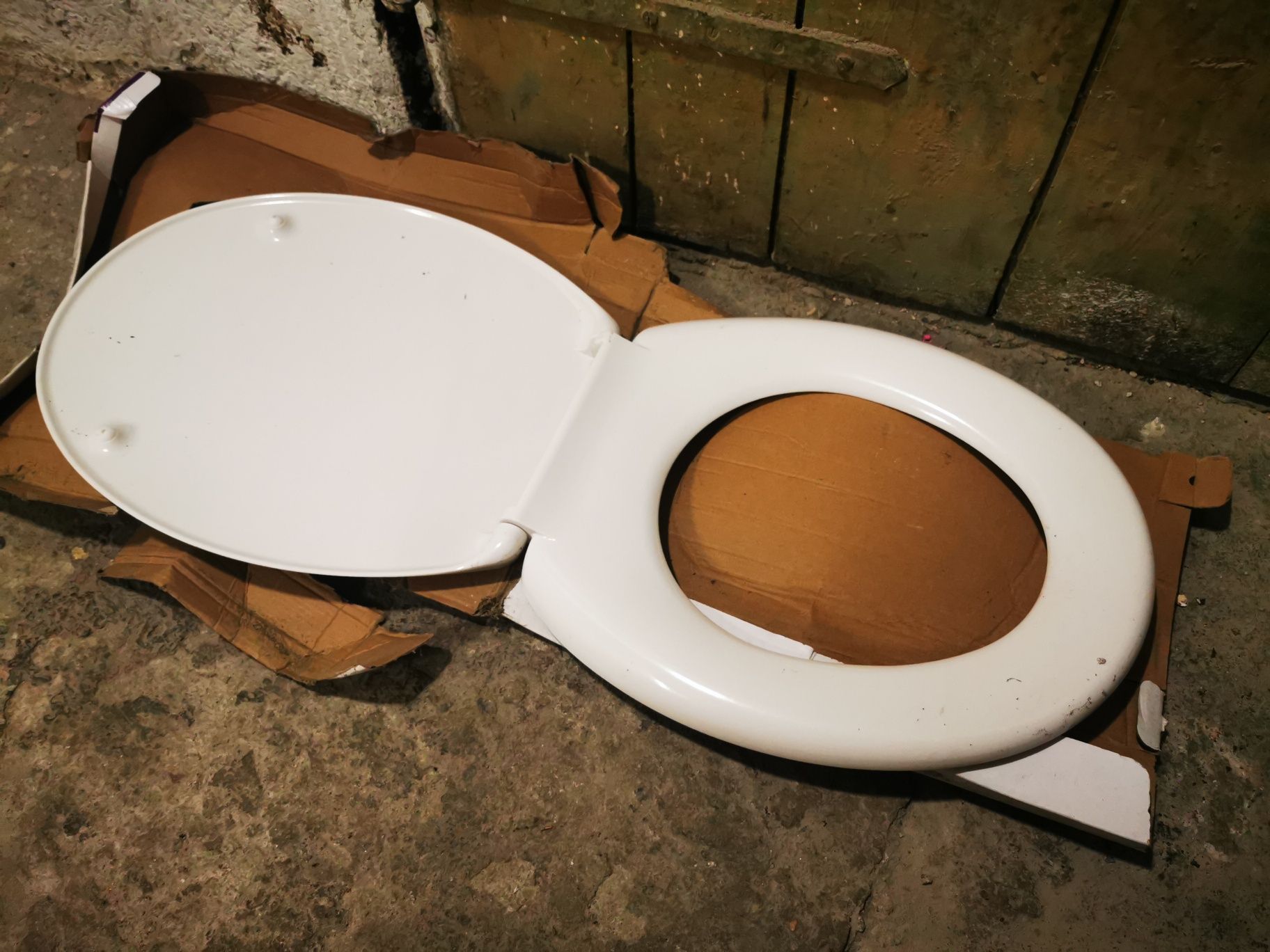 Deska sedesowa nieużywana