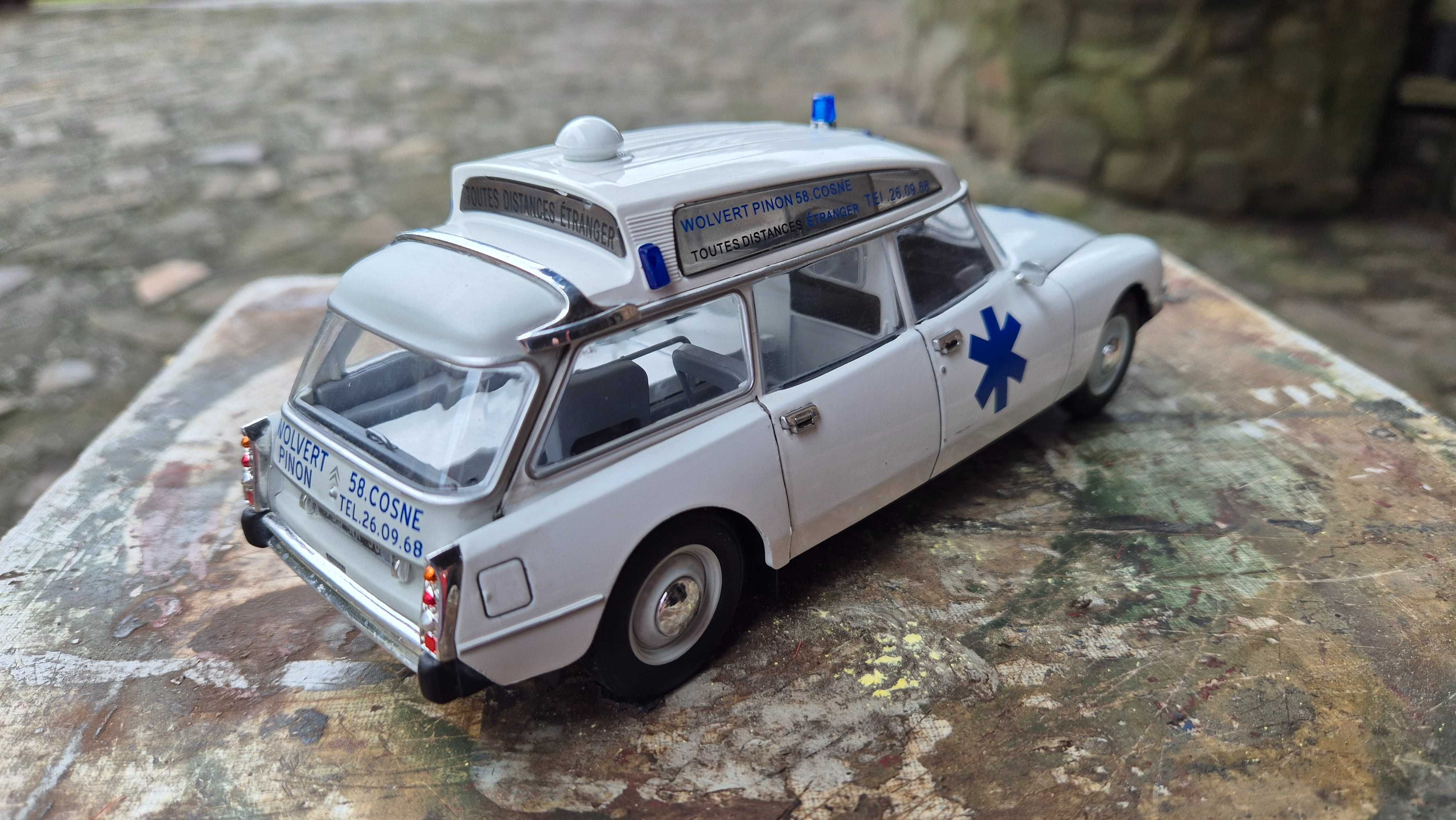 Model kolekcjonerski karetka citroen model pojazdu