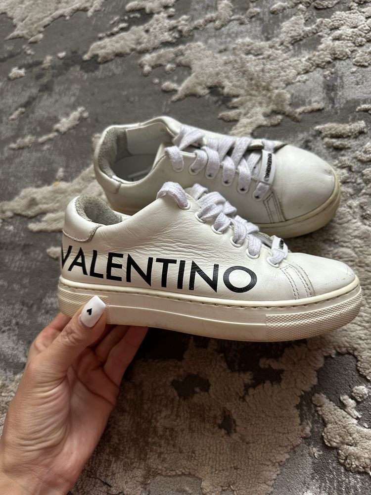 Шкіряні оригінальні кросівки Valentino