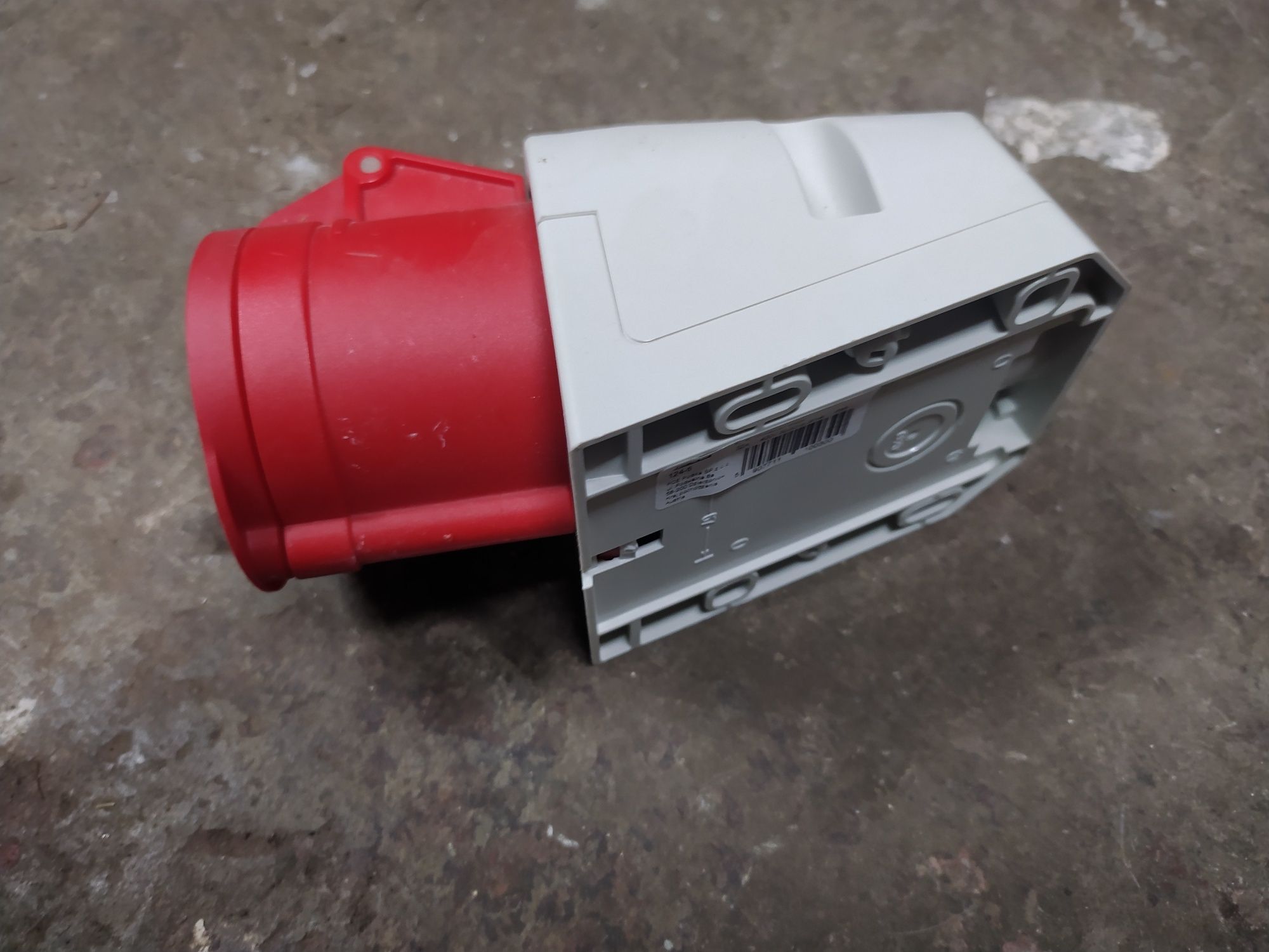Gniazdo stałe 32A 124-6 PCE 16 sztuk