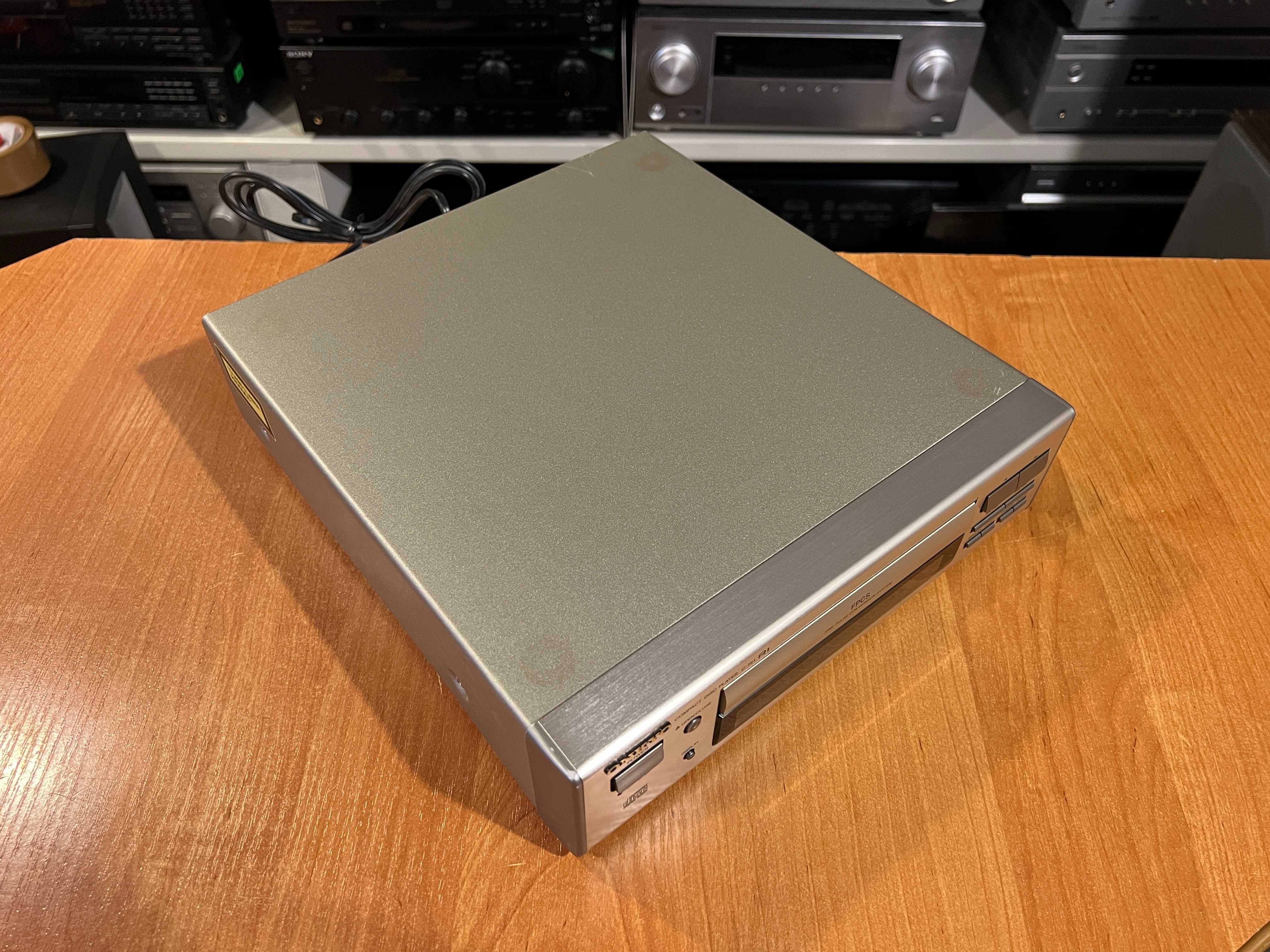 Odtwarzacz płyt CD Onkyo C-721 Audio Room