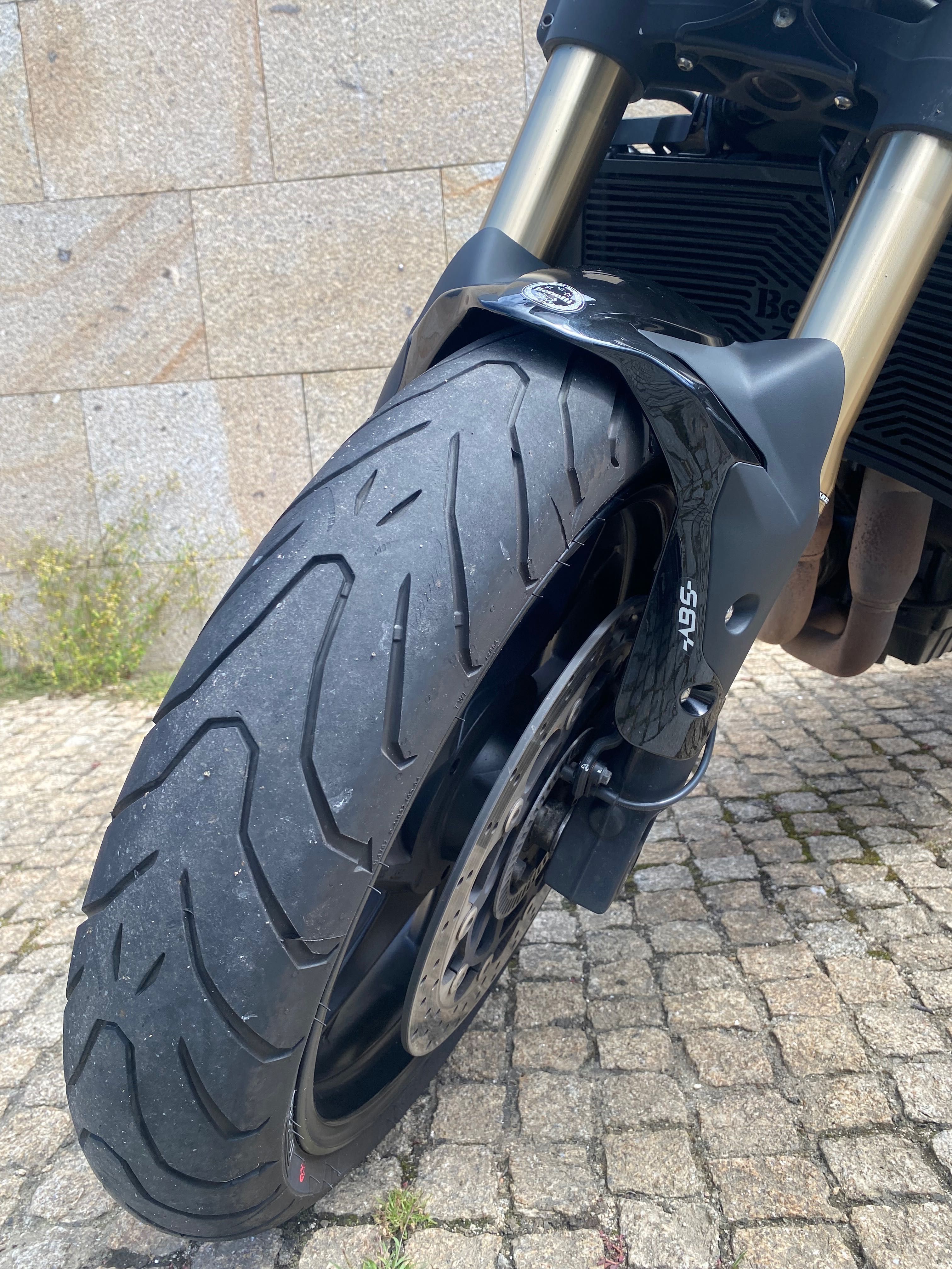 Benelli 752s naked