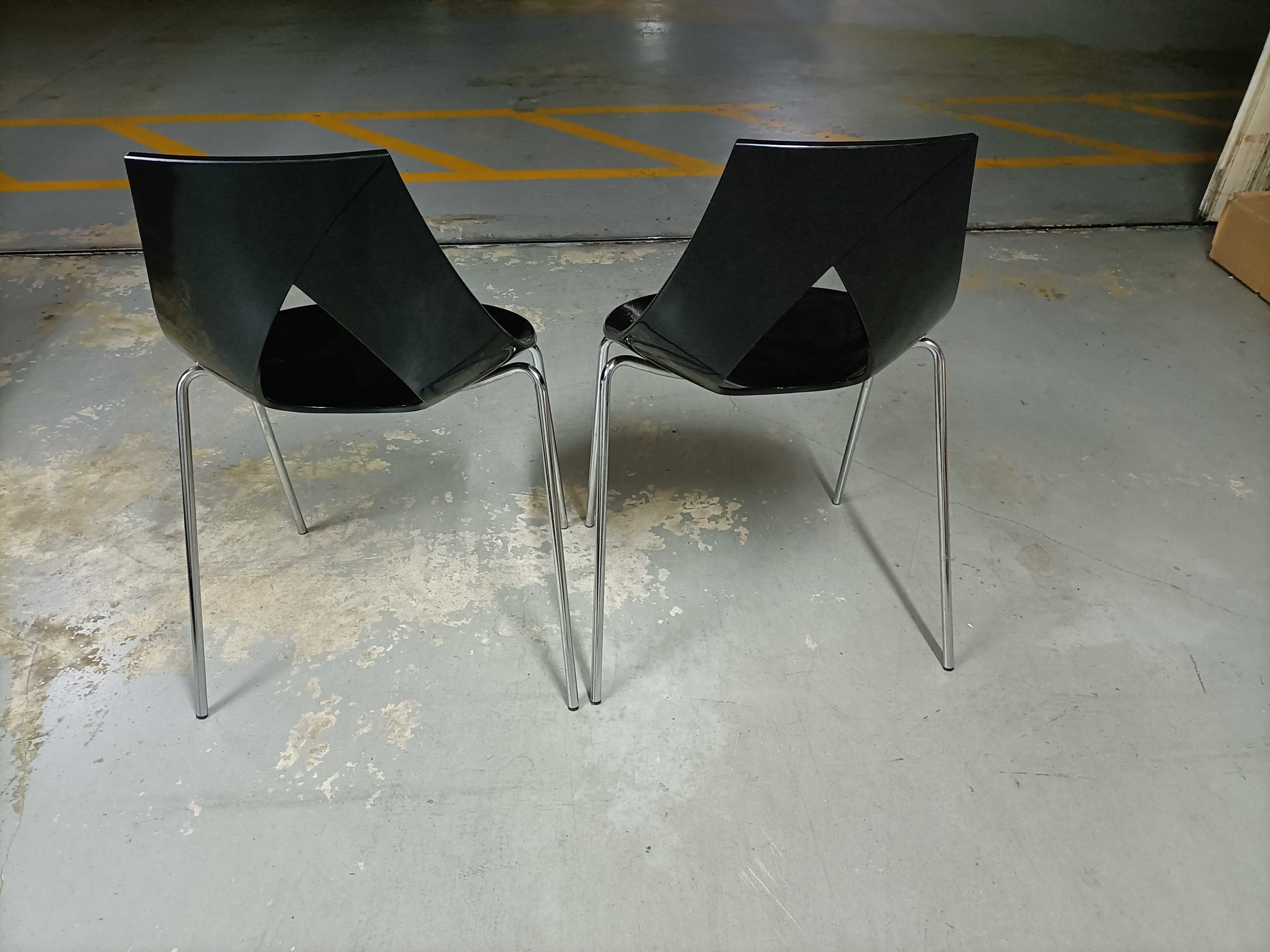 Cadeiras modernas e elegantes