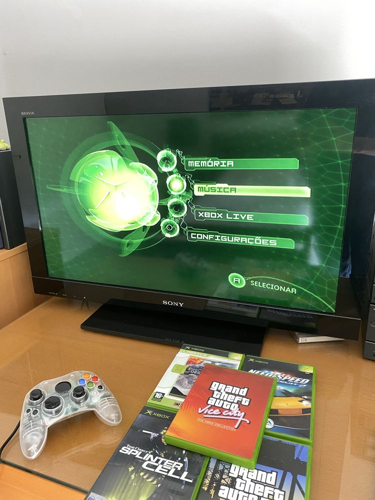 XBOX classic com comando e 6 jogos
