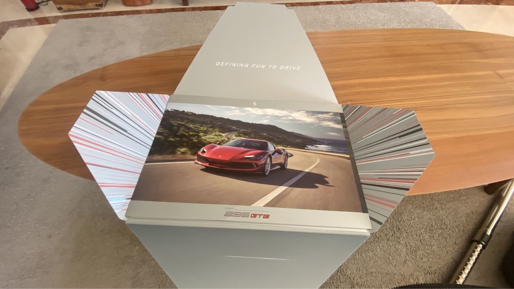 Cartazes lancamento Ferrari 296 GTB - Colecção
