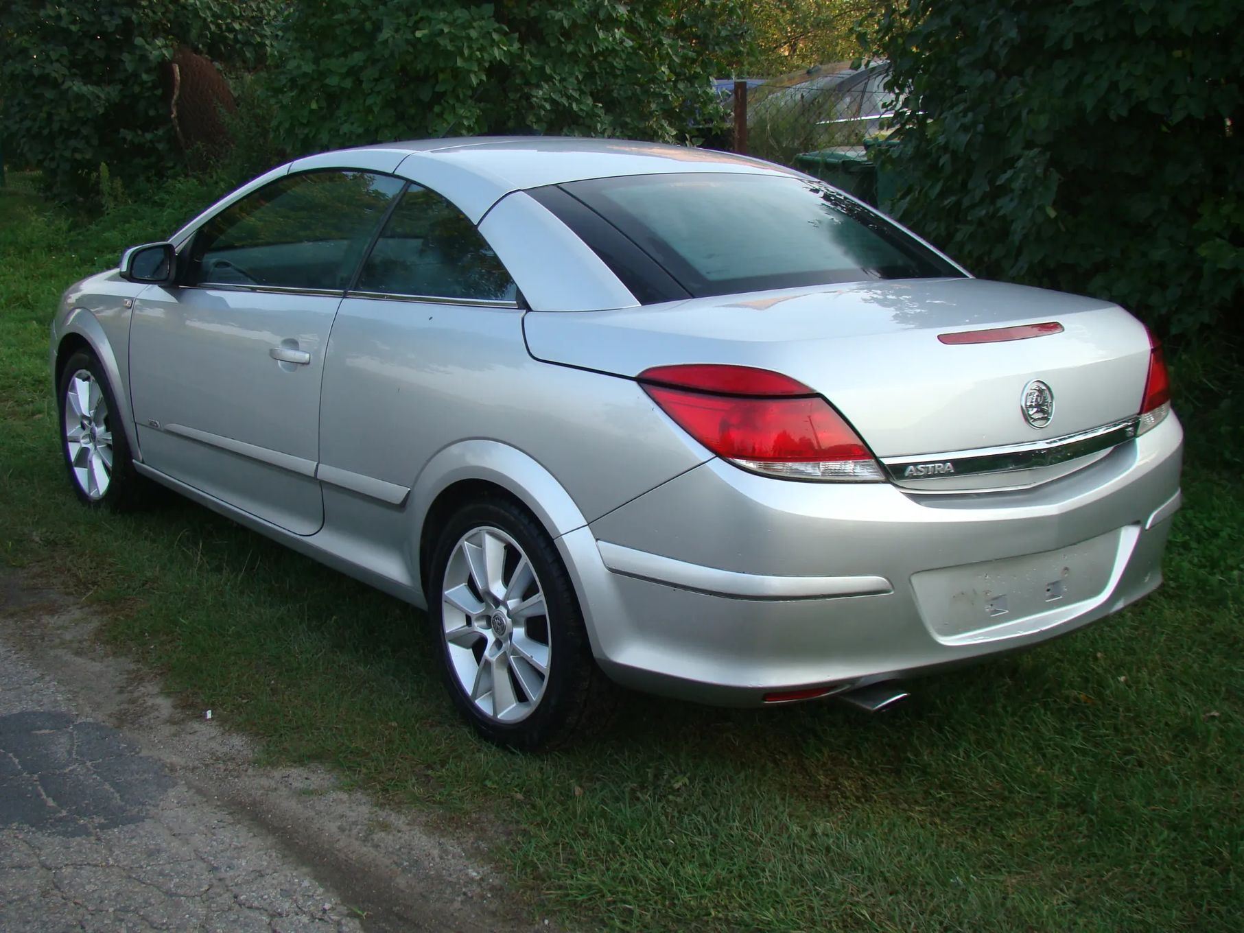 MECHANIZM STELAŻ KONSTRUKCJA ZAWIASY KLAPY SKŁADANEGO DACHU OPEL ASTRA H CABRIO TWINTOP