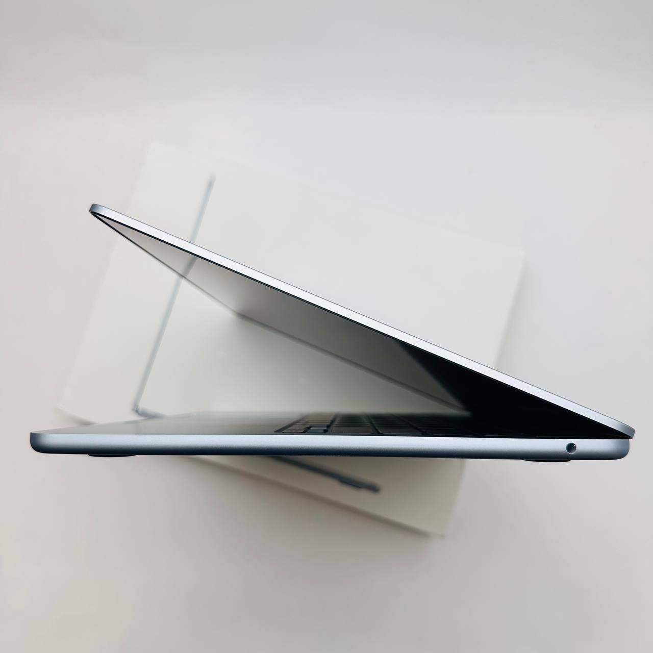 MacBook Air 13' M4 16/256 Sky Blue OPEN BOX!