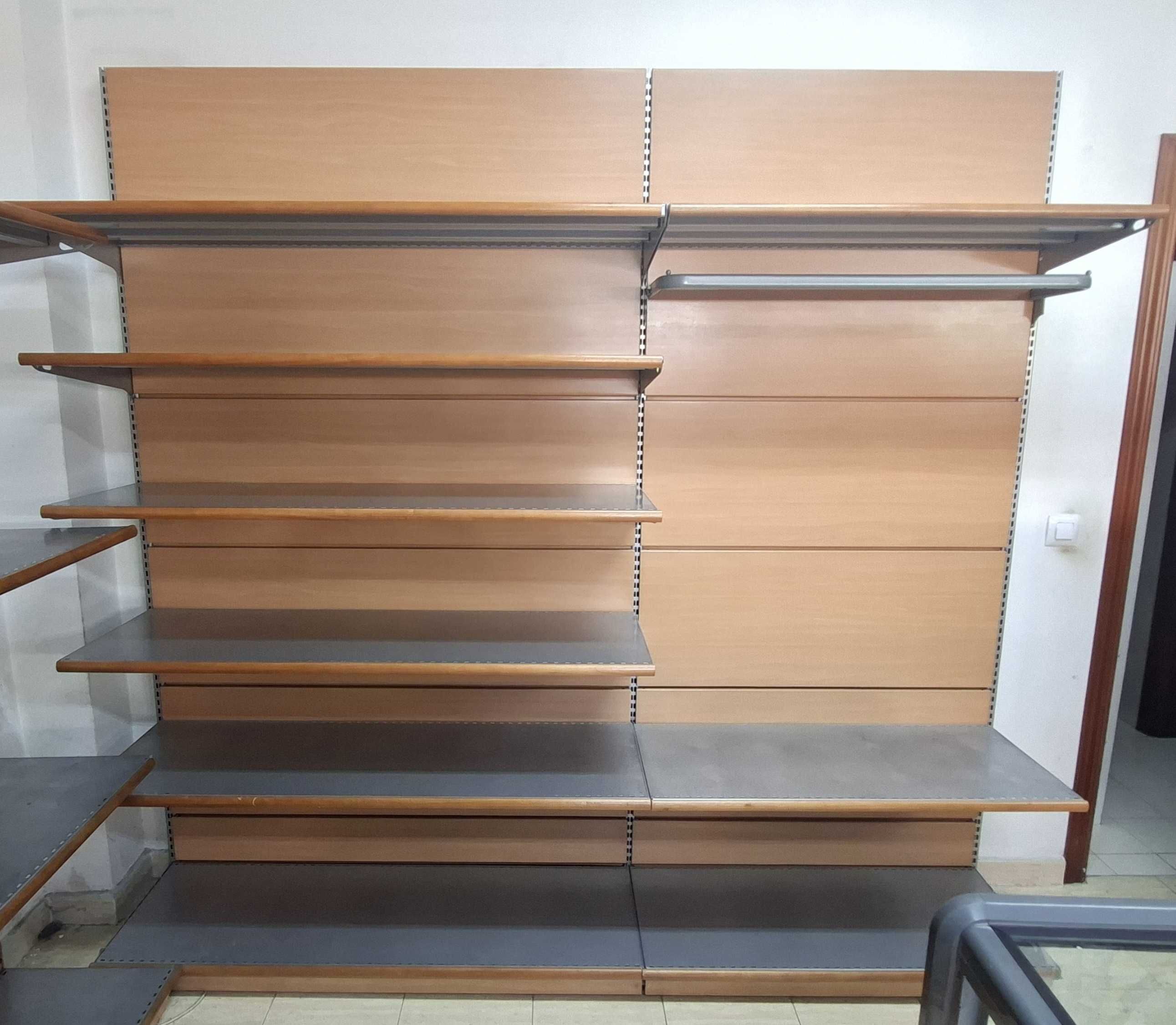 Conjunto de estantes em alumínio