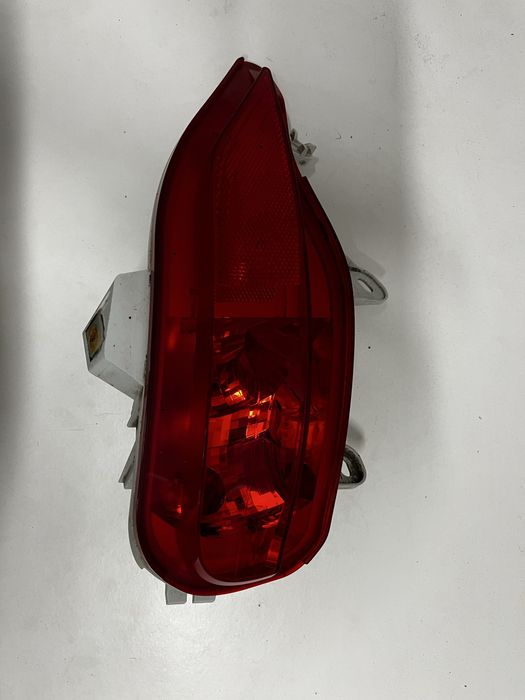 TOYOTA AVENSIS T27 sedan lapa tylnia zderzak prawa