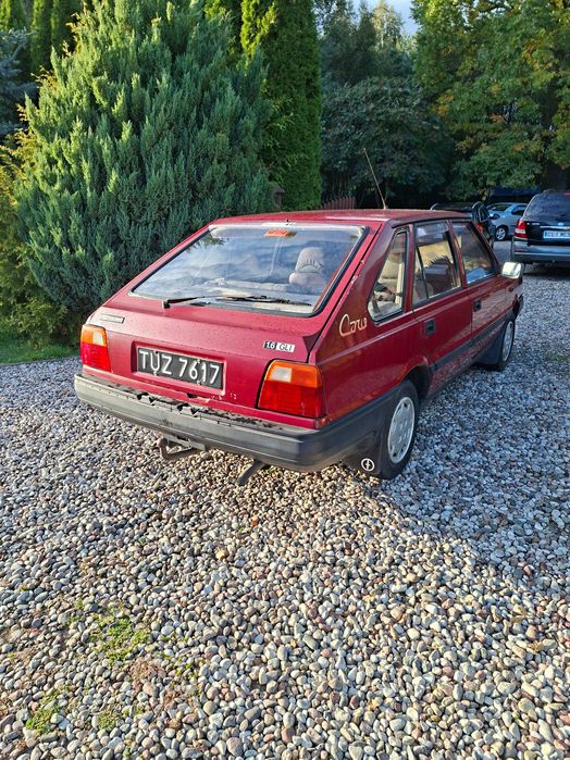 Klasyk w śród aut POLONEZ