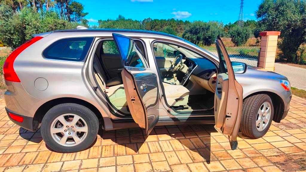 Volvo XC60 2.0 Momentum 164cv / 149€ mês