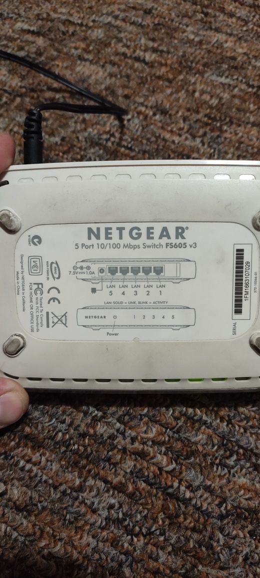 Продам комутатор Switch Netgear FS605 v3