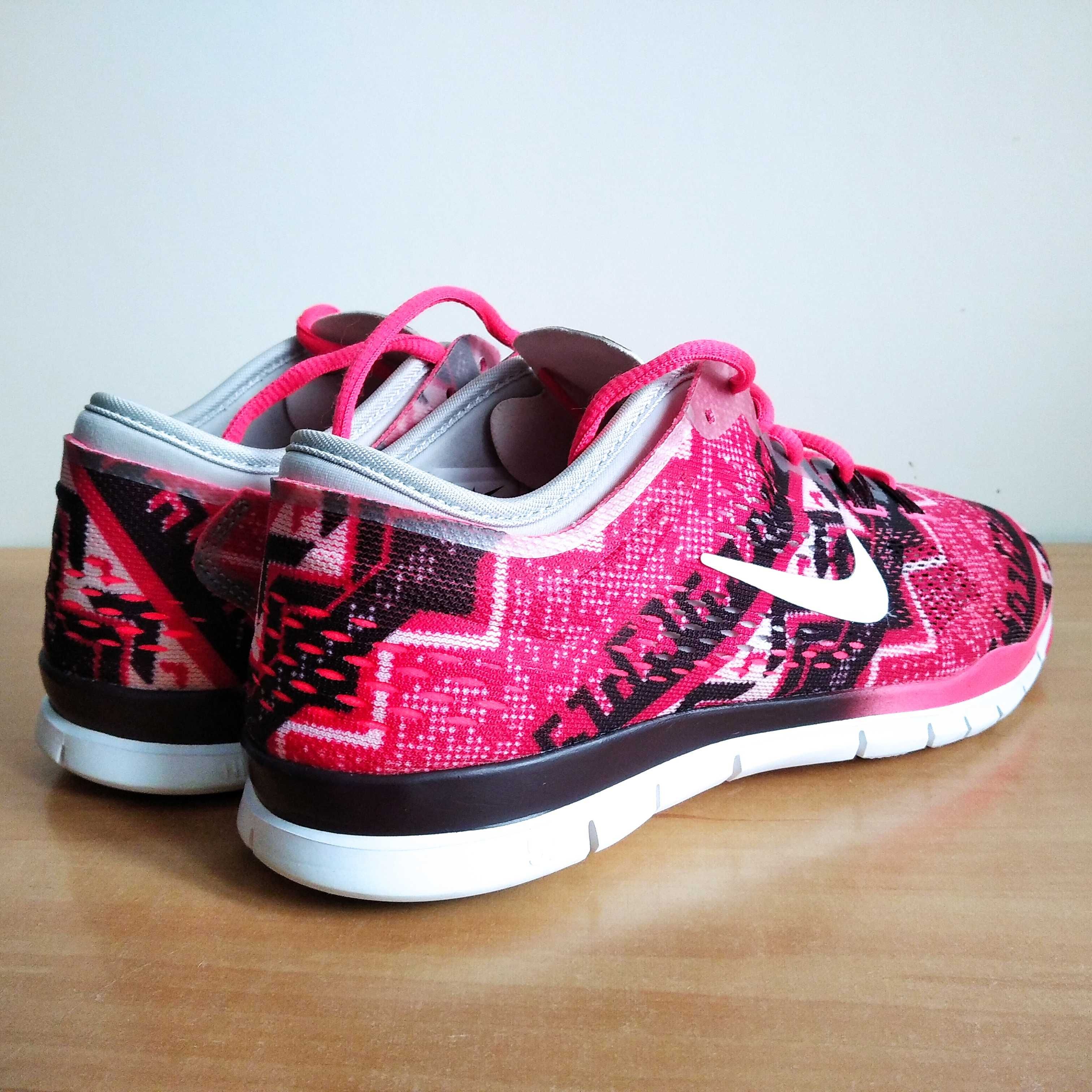 Profesjonalne buty biegowe NIKE Free Tr Fit 4 roz.eu-38.5