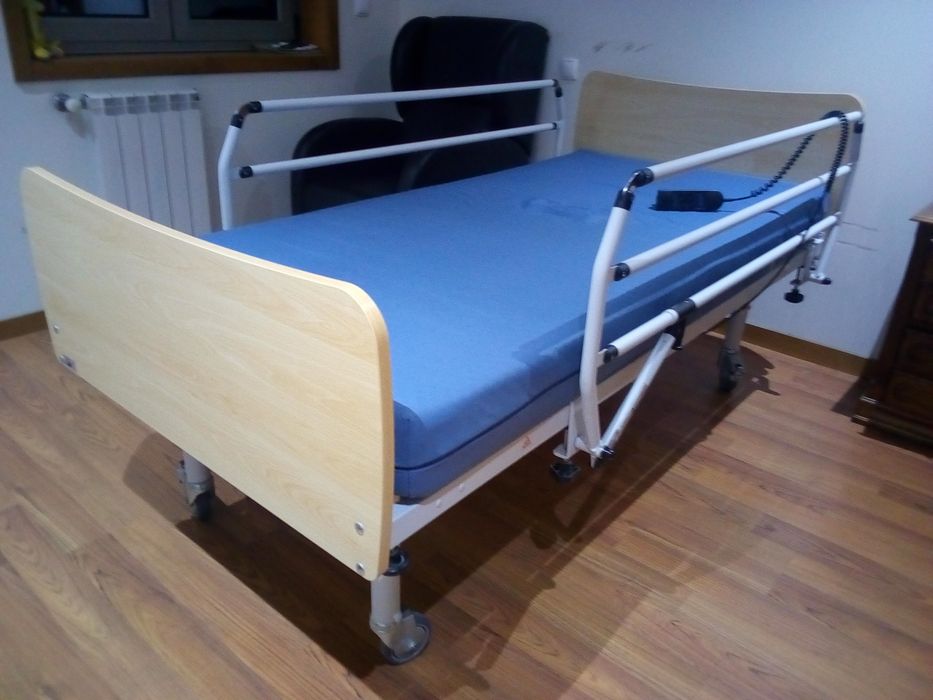 Vendo cama articulada e cadeirão