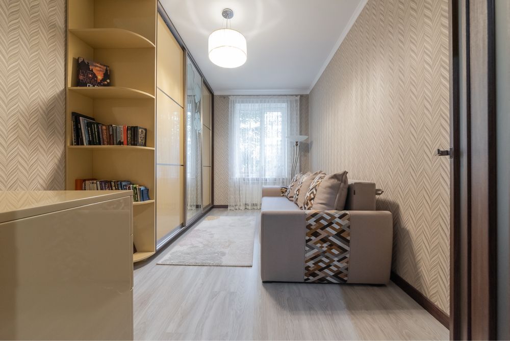 Без % Продається  шикарна квартира , 3 кімнати . Урядовий квартал .