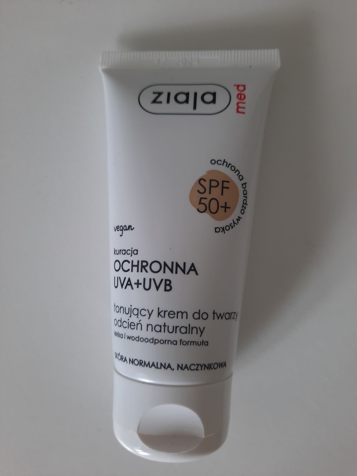 Krem do twarzy Ziaja Spf50 odcień naturalny