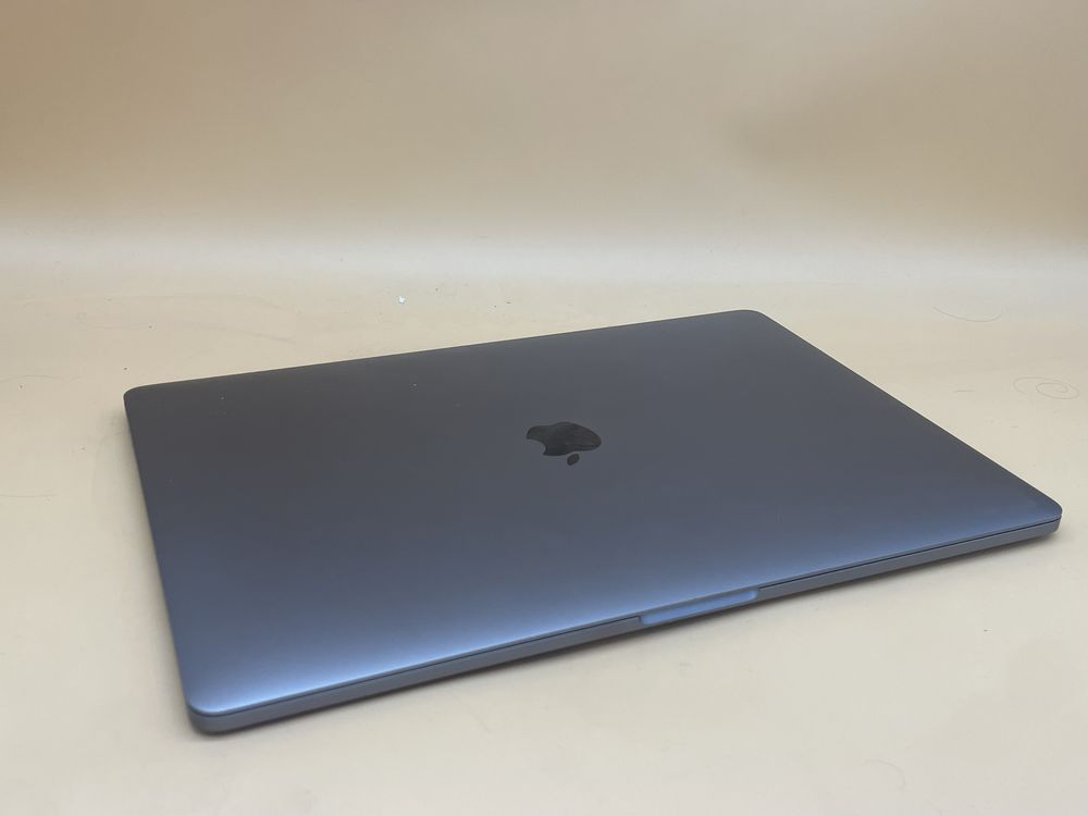Macbook pro 2017 15.4 256gb ssd  i7 16 gb оперативної памʼяті