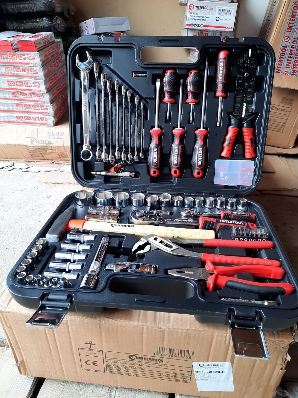 Набір  інструментів, головок 1/2", 1/4", 100од Cr-V  INTERTOOL ET-8100