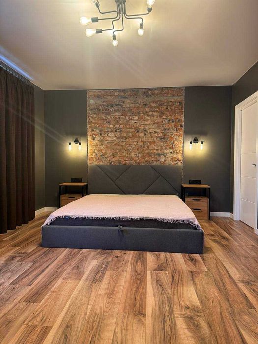 Дворівнева квартира з сучасним ремонтом, Виставка