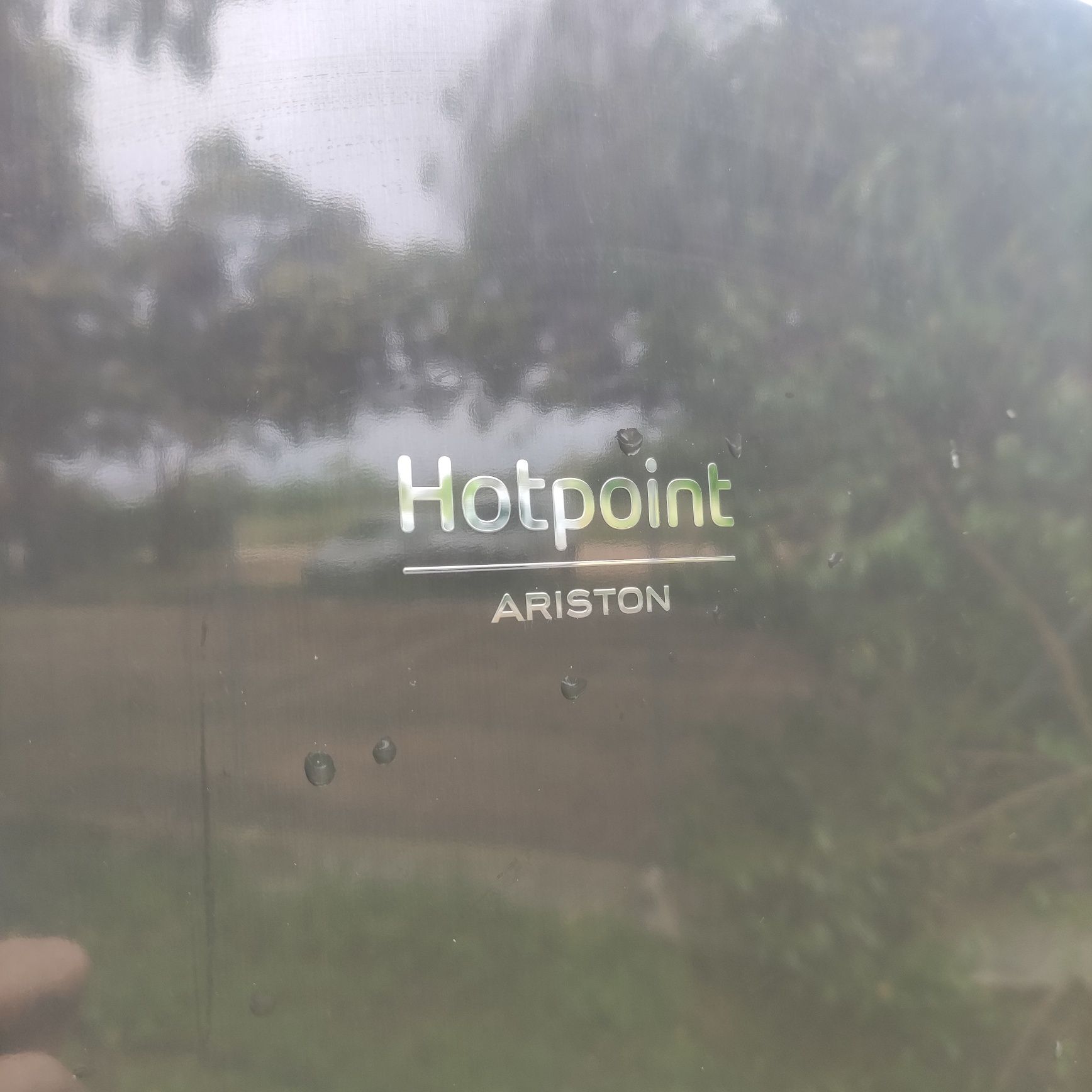 Frigorífico combinado Hotpoint Ariston com AVARIA