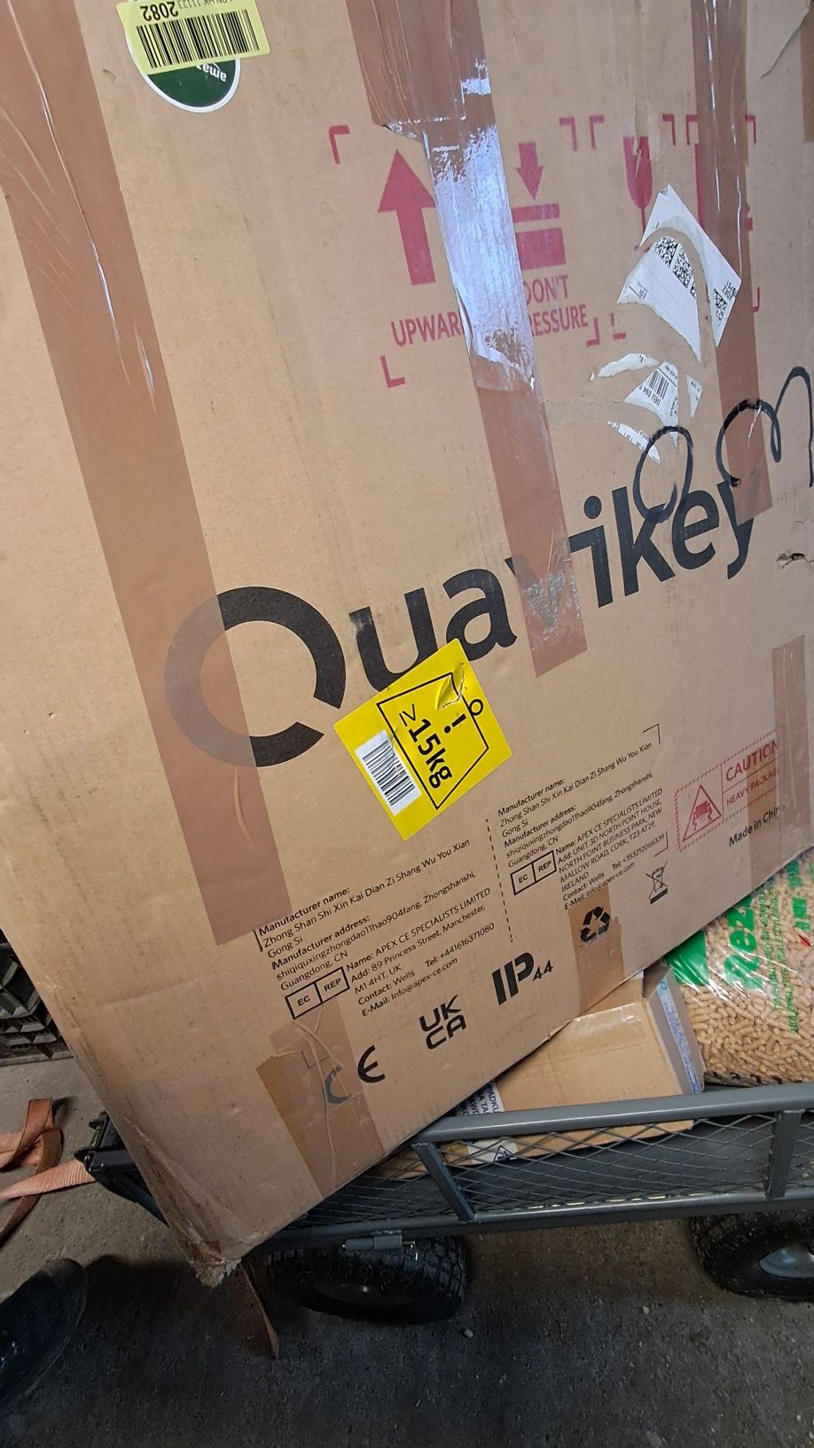 Quavikey Szafka łazienkowa z lustrem LED przeciwmgielna gniazdko