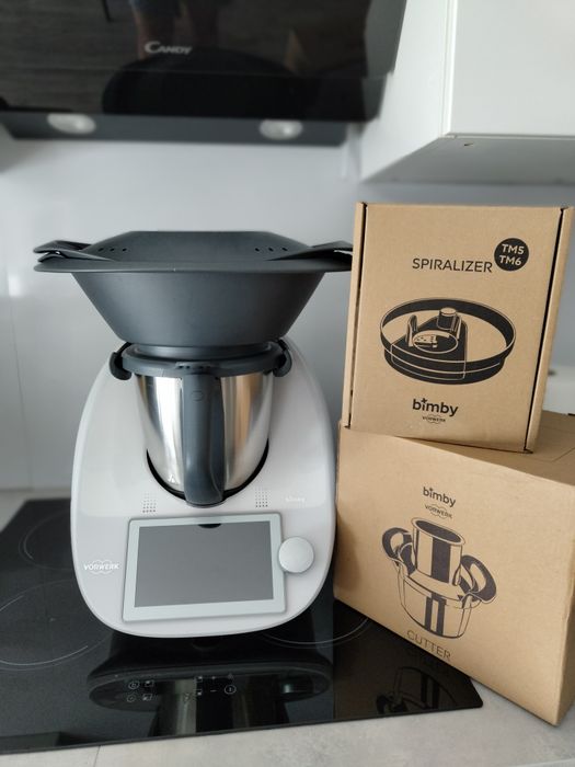 Bimby TM6, como nova, em muito bom estado.