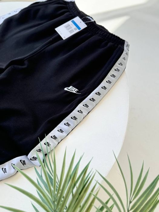 Костюм Nike з лампасами