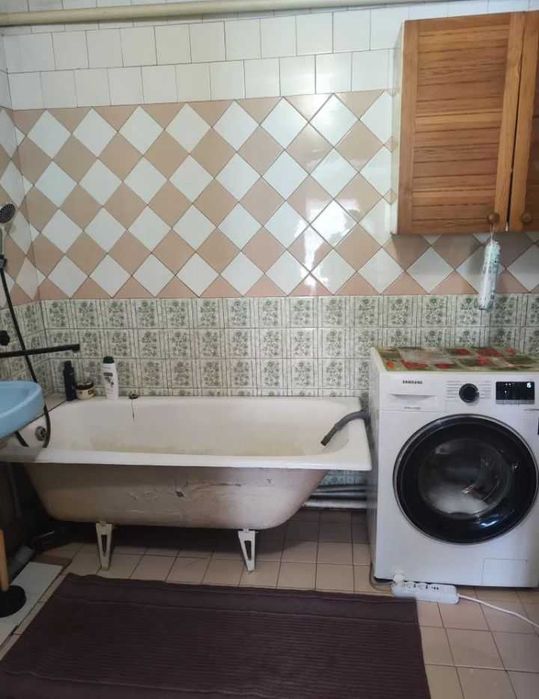 продам затишний будинок в чудовому районі,4 кімн,зручності гараж,5 сот