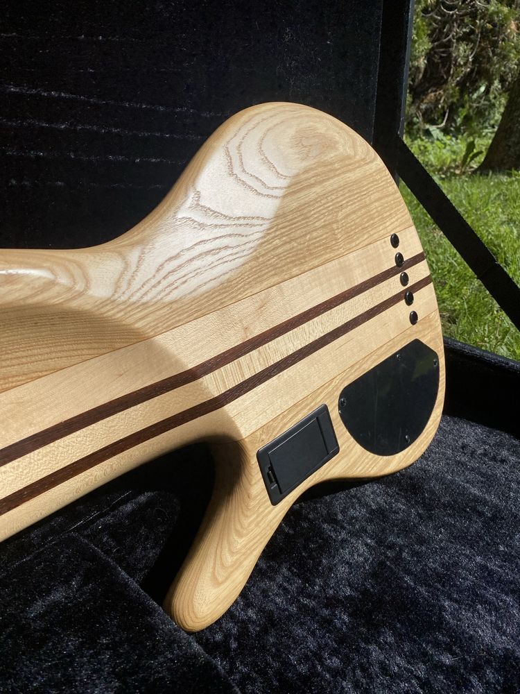 Gitara basowa marki Cort A5 plus SC