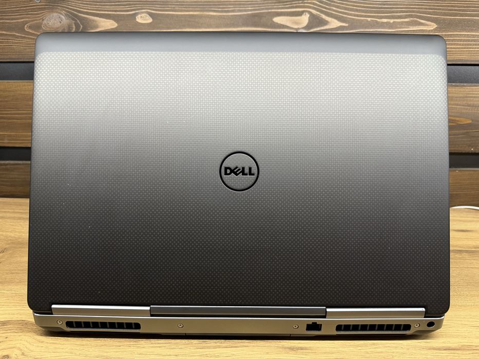 Dell Precision 7720 P5000 16GB 17,3"IPS i7-7820HQ/32GB/256Gb+750/0%