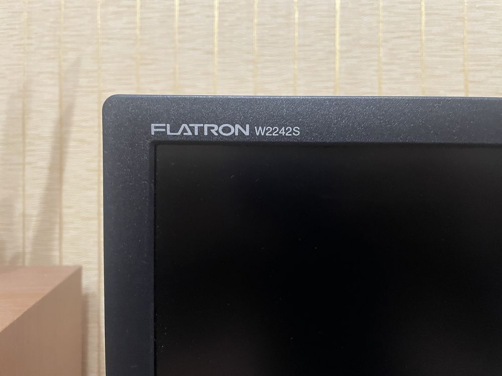 Монітор LG FLatron w2242s