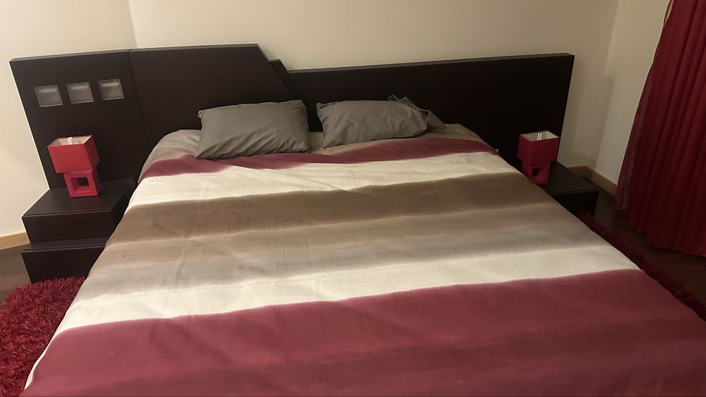 Cama casal castanho