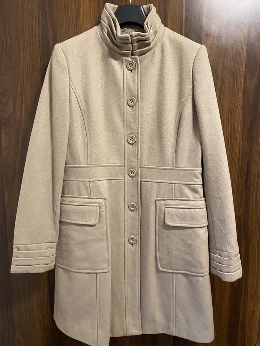 Beżowy płaszcz damski Mohito r. 40