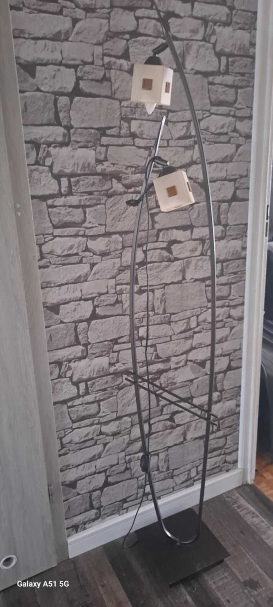 Lampa pokojowa stojąca