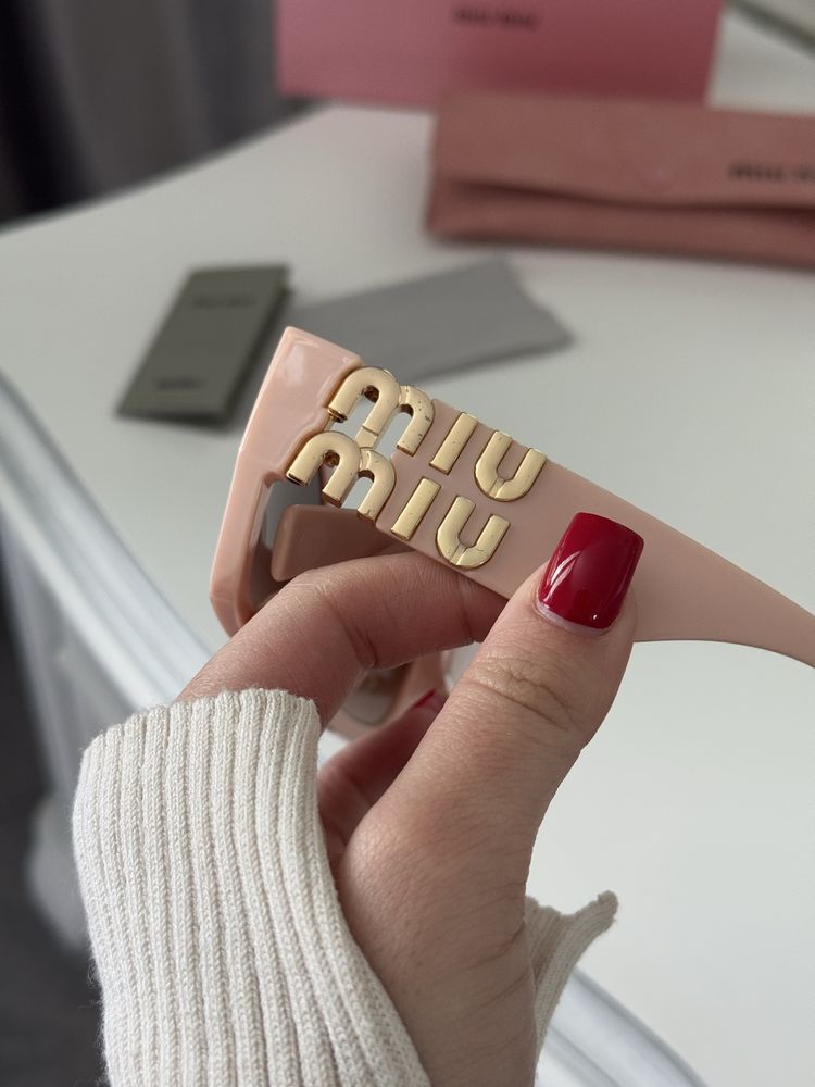 Солнцезащитные очки miu miu