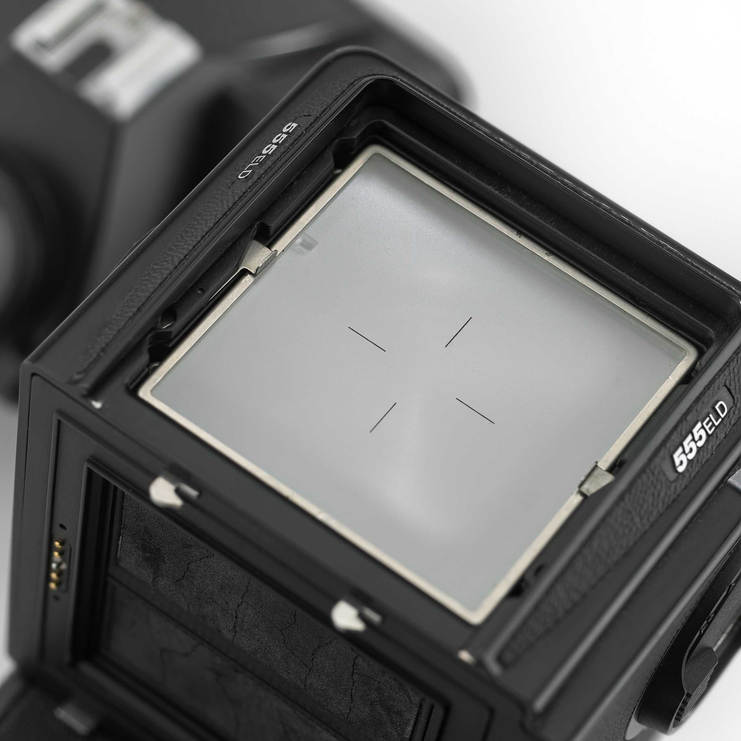 Aparat Hasselblad 555 ELD z pryzmatem PM5.