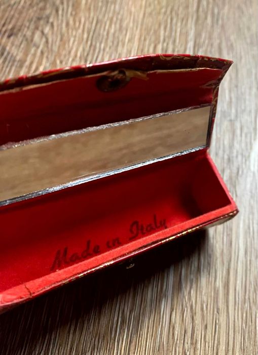 Etui z lusterkiem na szminkę czerwone w złote ornamenty made in Italy