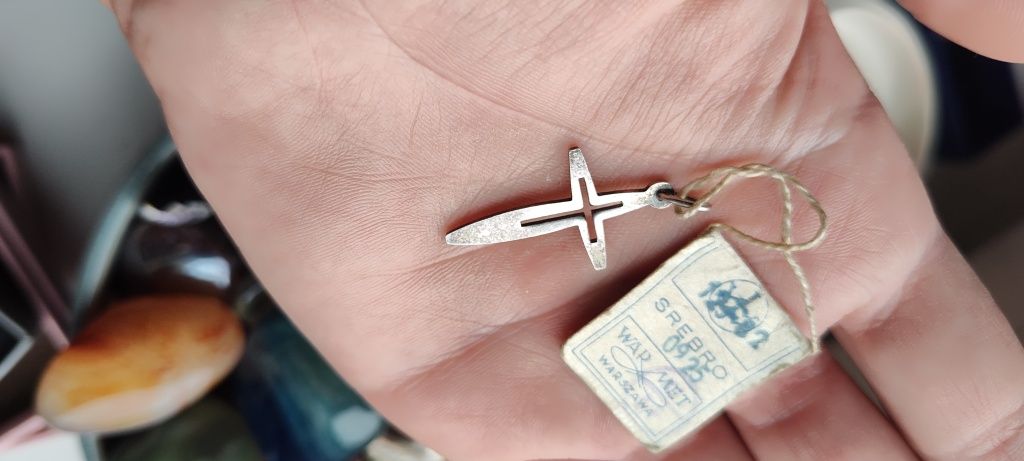 Srebrny krzyżyk Warmet z metką metkowiec srebro krzyż