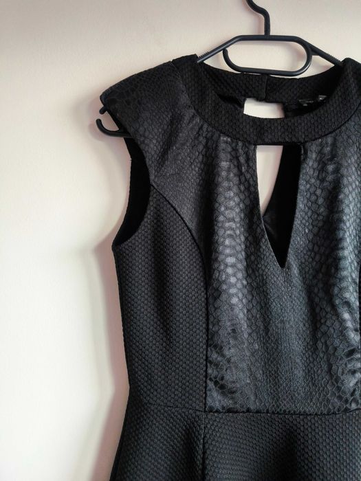 Stylowa czarna sukienka marki River Island w rozmiarze S (36)
